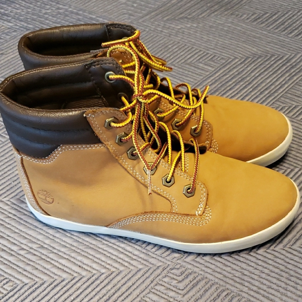 Timberland Women's size 7 Tan and Brown Leather Sneakers